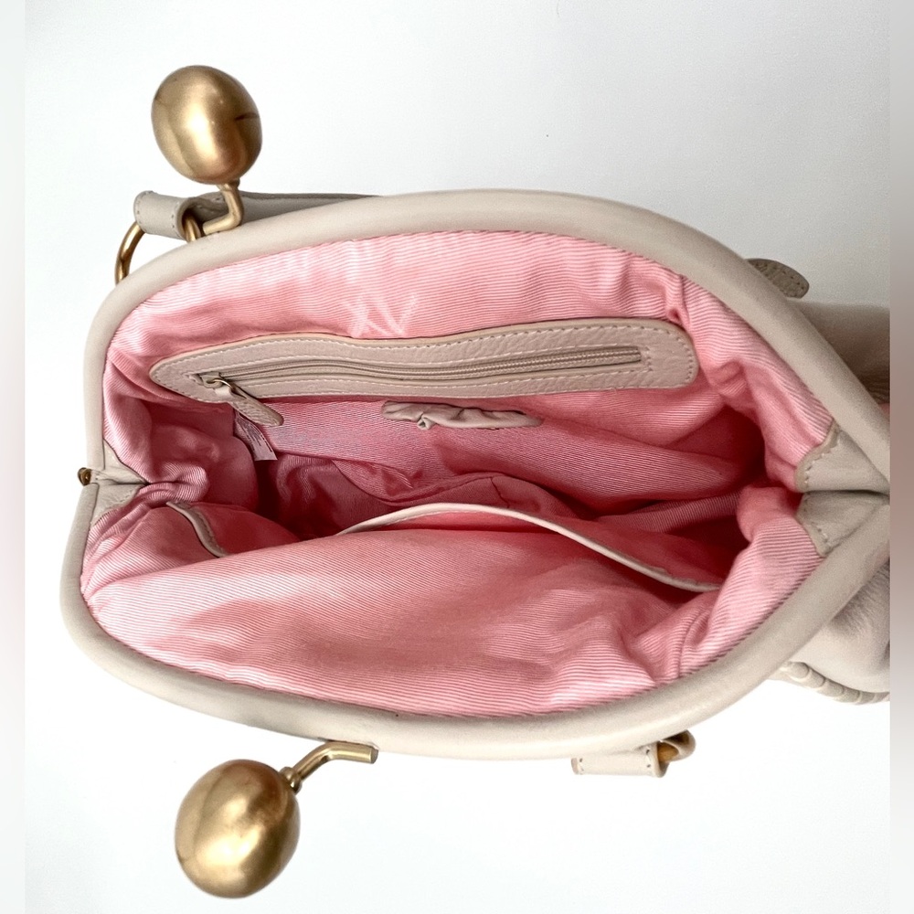 VINTAGE & RARE 
Fiore by Isabella Fiore Y2K Cream Leather Hobo 3D Roses Appliqué - Picture 10 of 12